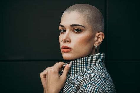 How To Grow Out A Buzz Cut Without Stressing The Awkward In-Between Phases Hair Wont Grow, Shaving Your Head, Cool Hairstyles For Girls, Increase Hair Growth, Hair Growth Supplement, Hairdos For Short Hair, Fluffy Hair, Shaved Head, Buzz Cut