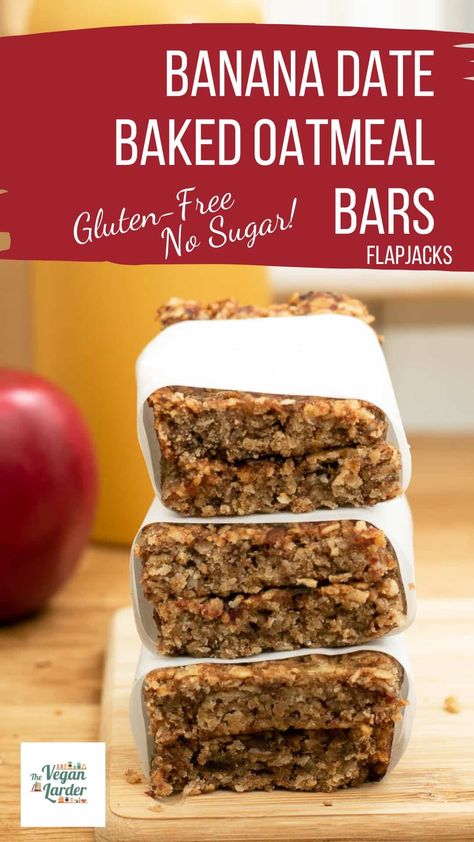 Healthy Banana Date Baked Oat Bars (known as Flapjacks in the UK) are perfect for back-to-school snacks. Made without refined sugar, and packed with delicious flavour, these will become your go-to snack to take camping, on hikes or just for a quick breakfast on the go. Baked Oat Bars, Banana Flapjack, No Bake Oatmeal Bars, Flapjack Recipe, Healthy Bars, Gluten Free Oatmeal, Healthy Banana, Banana Oats, Oat Bars