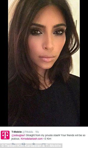 Kim Kardashian reveals how to take the perfect selfie #dailymail Kim K Makeup, Young Kim Kardashian, Bollywood Makeup, Kardashian Makeup, Kim Kardashian Makeup, Kim Kardashian Outfits, Kardashian Outfit, Perfect Selfie, Kim Kardashian Style