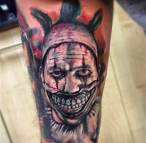 Fans of American Horror Story are sure to recognize this diabolical clown. Tattoo by Ken Patten. #ink #inked #americanhorrorstory #ahs #clown #scary #twisty Ahs Clown, Ahs Tattoo, American Horror Story Tattoo, Clown Tattoos, Sacred Art Tattoo, Evil Clown Tattoos, Clown Scary, Story Tattoo, Family Tattoo Designs