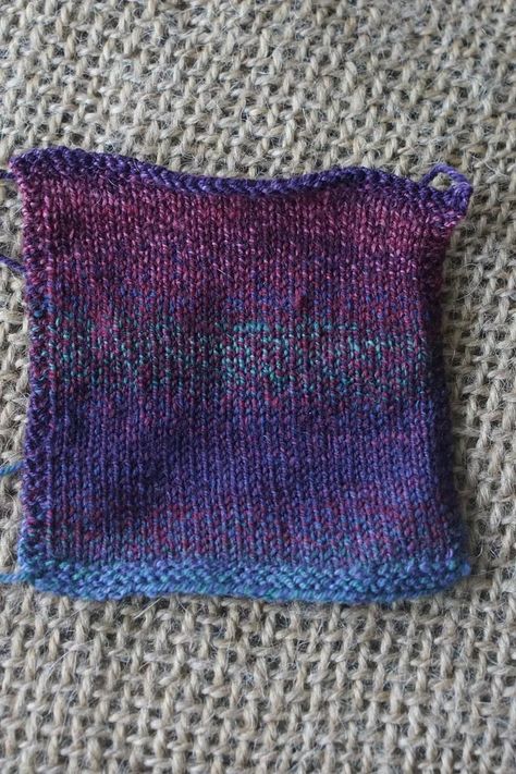 28 of 51 Yarns: Fractal Arctic Berries – Osborn Fiber Studio Fiber Studio, Colored Braids, Fast Forward, Spinning, Knitting Patterns, Blue And Purple, Podcast, Color Mixing, Yarn