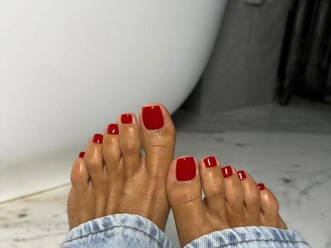 Summer Manicure And Pedicure Ideas, Summer Red Toe Nails, Red Toenail Polish, Red Nails Feet Pedicures, Toe Nails Color Ideas, Toe Nail Summer Colors, Red Toe Nails Ideas, Pedicure Summer 2024, Red French Pedicure