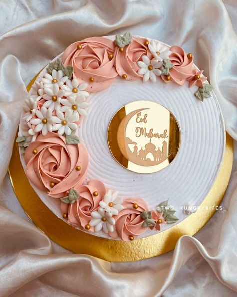 Ramadan Bento Cake, Eid Cake Design, Eid Cakes, Ramadan Cake, Eid Cupcakes, Herbalife Meal Plan, Eid Fitr, Eid Sweets, Ramadan Food