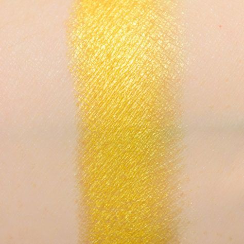 Make Up For Ever Artist Color Shadow • Eyeshadow Swatches Gold Eyeshadow Looks, Eyeshadow Swatches, Dark Galaxy, Yellow Plums, Best Eyeshadow, Gold Eyeshadow, Natasha Denona, Warm Undertone, Glitter Ombre