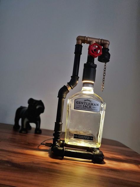 Whiskey Decor, Jack Daniels Decor, Jack Daniels Gentleman Jack, Jack Daniels Lamp, Chain Industrial, Old Liquor Bottles, Bottle Table Lamps, Alcohol Dispenser, Industrial Desk Lamp