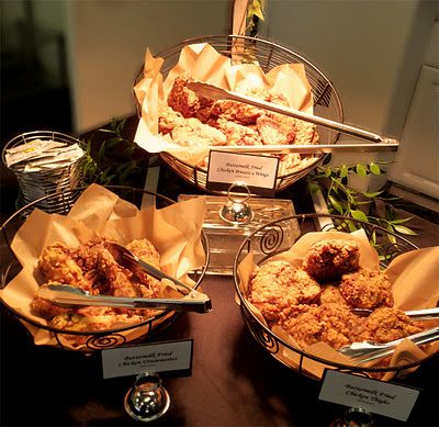 Fried Chicken - I like the idea of options Ideas Para Catering, Reception Buffet, Wedding Buffet Food, Wedding Food Stations, Graduation Party Foods, Food Buffet, Gourmet Breakfast, Party Food Buffet, Reception Food