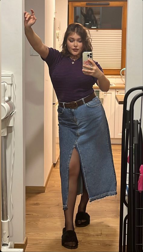 Long Denim Skirt Outfit Midsize, Blue Denim Skirt Outfit, Midsize Ootd, Long Jean Skirt Outfits, Long Denim Skirt Outfit, Girls Long Skirts, Denim Skirt Outfit, Jean Skirt Outfits, Long Jean Skirt