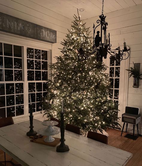 Joanna Gaines Reveals Her Family's Adorable Christmas Tradition — Started by Chip's Mom Joanna Gaines Christmas Tree, Joanna Gaines Christmas Decor, Joanna Gaines Christmas, Magnolia Christmas Decor, Joanna Gaines Farmhouse, Magnolia Farms, Farmhouse Christmas Tree, Christmas Tradition, Family Christmas Ornaments