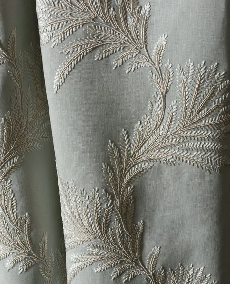 Colefax And Fowler, Linen Background, Zardozi Embroidery, Couture Embroidery, Bead Embroidery Patterns, Embroidery Stitches Tutorial, Embroidery Motifs, Handwork Embroidery Design, Embroidery Designs Fashion