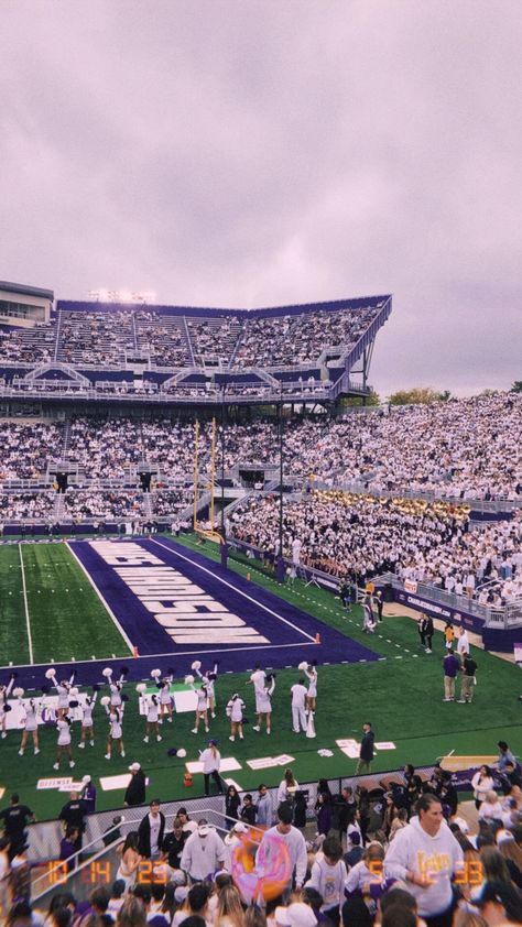 JMU football 🏈 💜 James Madison University Aesthetic, Jmu Aesthetic, Jmu Football, Jmu Dukes, School Moodboard, College Core, Gift Collage, College Vision Board, School Edition