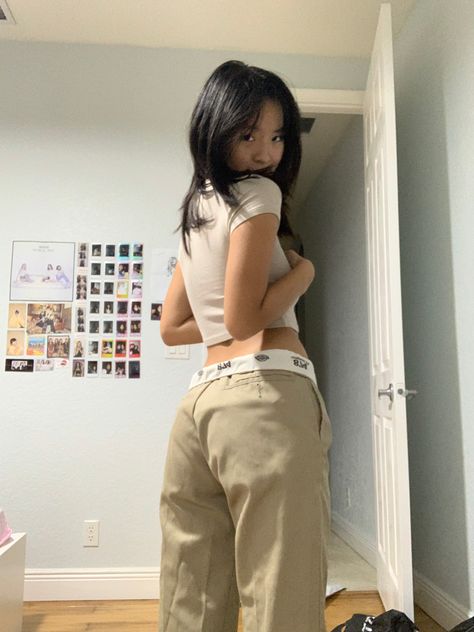 Beige Dickies Outfit, Dickies 874 Outfit, Cargo Pants Aesthetic, Sweater Jacket Outfits, Dickies Outfit, Outfit Pants, Dickies 874, Grey Cargo Pants, Trendy Fits