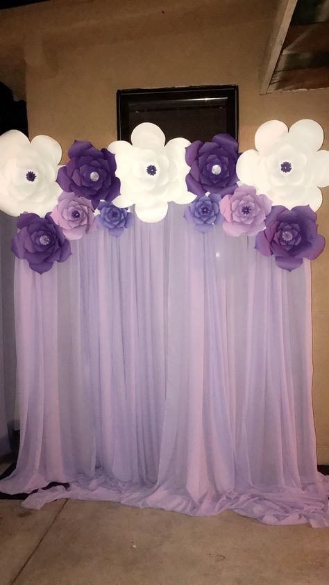 Purple Party Backdrops, Purple Paper Flowers Backdrop, Color Scheme For Sweet 16, Purple Backdrop Ideas, Lilac Backdrop, Purple Paper Flowers, Paper Flowers Backdrop, Paper Flower Backdrop Wedding, Purple Backdrop