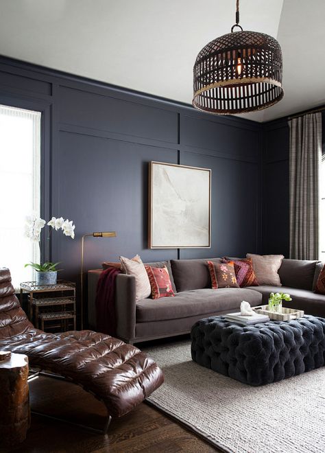 Interior designers best paint colors for your living room, head over to https://ablissfulnest.com/ for more #paintcolors #interiordesigntips Masculine Living Rooms, Furnitur Ruang Keluarga, Living Room Decor On A Budget, Hale Navy, Dark Living Rooms, Design Salon, Trendy Living Rooms, 아파트 인테리어, Brown Living Room