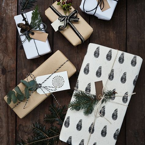 Julekrea: 7 nemme idéer - fra bordkort til indpakning | ISABELLAS Rustic Christmas, Diy Christmas, Gift Wrap, Christmas Diy, Gift Wrapping, Christmas, Gifts