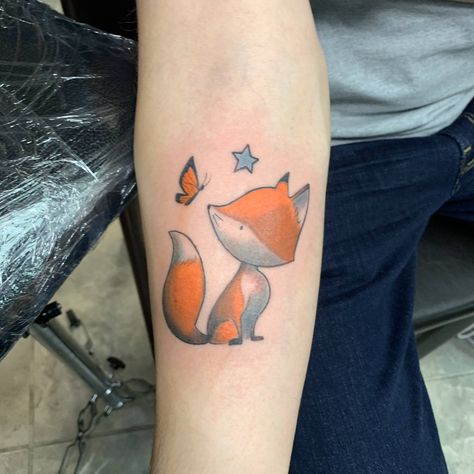 Fox and Butterfly. Artist: Levi @ Bloodline Tattoo - Shreveport La #tattoos #tattoo #beauty Fox And Butterfly Tattoo, Fox Tattoos For Women, Bloodline Tattoo, Fox And Butterfly, Trending Tattoos, Prison Tattoos, Butterfly Tattoos, R Tattoo, Tiny Tattoos