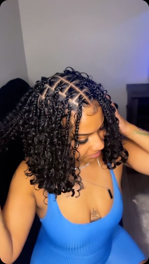 3.5 HOURS BRAIDER 🫶🏽 | 🫶🏽 BOHO BOB LET’S GET INTO IT | Instagram Bob Boho Braids With Color, Goddess Braids Bob Hairstyles, Medium Bob Boho Knotless Braids, Bob Bora Bora Braids, Braid Boho Bob, Boho Braids With A Lot Of Curls, Boho Bob Braids Black Women, Flip Over Fulani Braids Bob, Short Boho Braids With Color