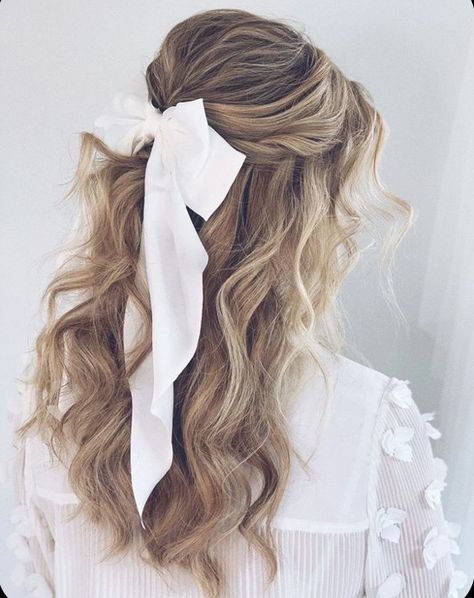 Half Up Half Down Prom Hair With Bow, Half Up Half Down Wedding Hair With Bow, Bridal Hair With Bow, Hair Pearls Hairstyles, Curled Wedding Hair, Curly Hair Trends, Half Ponytail, Hollywood Hair, Long Silky Hair