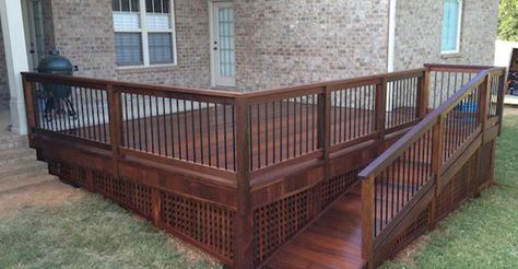 How to Build a Deck Ramp for Wheelchairs Porch With Ramp, Wheelchair Ramp Design, Outdoor Ramp, Accessible House, Wooden Ramp, Ramp Design, Wooden Deck, Wheelchair Ramp, Deck Designs Backyard