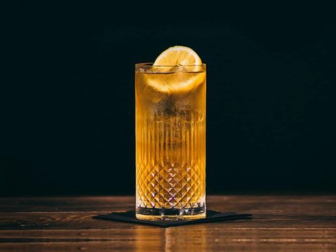 Whiskey Highball Recipe, Highball Recipe, Whiskey Highball, Aperol Spritz Recipe, Highball Cocktail, Johnnie Walker Black Label, Suntory Whisky, Johnnie Walker Black, Italian Liqueur