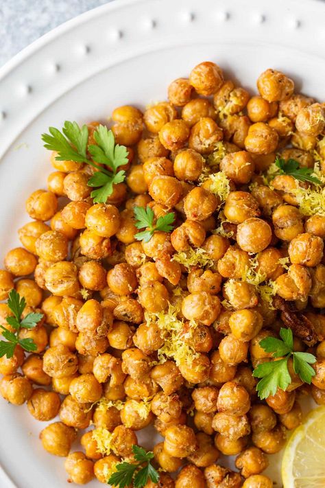 Garbanzo Beans In Air Fryer, Air Fried Chickpeas, Greek Snacks, Air Fryer Chickpeas, Fried Chickpeas, Garbonzo Beans, Roasted Garbanzo Beans, Toasted Chickpeas, Veggie Ideas