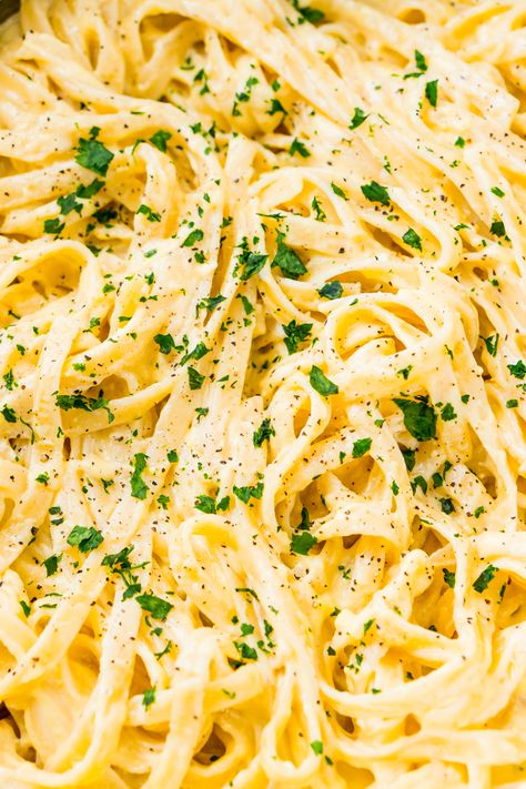 This is the Best Alfredo Sauce Recipe! Heavy Cream Alfredo Sauce, Best Alfredo Sauce, Alfredo Sauce Recipe Without Heavy Cream, Best Alfredo Sauce Recipe, Best Alfredo, Panini Recipes Chicken, Alfredo Sauce Recipe Easy, Make Alfredo Sauce, Alfredo Sauce Recipe Homemade