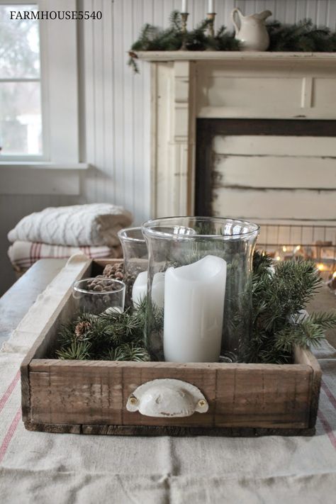 FARMHOUSE 5540: Christmas Decorating Sneak Peak Christmas Table Centerpieces, Country Christmas Decorations, Navidad Diy, Christmas Decorations Rustic, Farmhouse Christmas Decor, Cool Ideas, Noel Christmas, Wooden Tray, Country Christmas