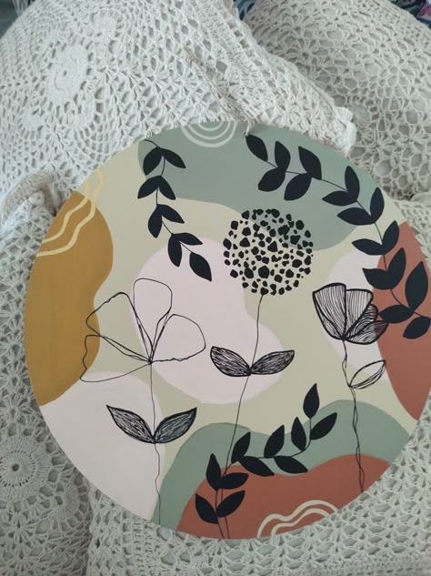 Boho Circle Painting, Painting Ideas For Circle Canvas, Pottery Painting Ideas Abstract, Drawing On Circle Canvas, Paint On Circle Canvas, Abstract Rock Painting, Boho Pottery Painting Ideas, Painting Ideas Circle Canvas, Circle Canvas Ideas