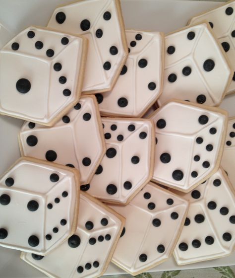 Don't roll these sugar cookie dice at your Bunco Nite. Dice Cookies Decorated, Bunco Cookies Decorated, Bunco Decorations, Dice Cookies, Bunco Cookies, Poker Cookies, Prom Cookies, Cutout Cookies, Cookie Games