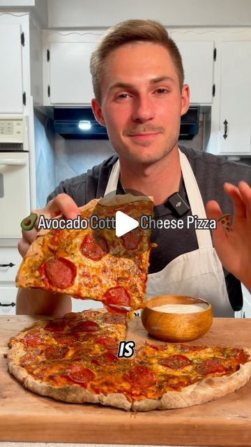 Hunter Micheletto on Instagram: "🥑Avocado Cottage Cheese Pizza 🍕  ✅ Don’t forget to check out my cookbook for more delicious recipes! :)  Ingredients:  2 ripe avocados 1/2 cup cottage cheese 2 eggs 1 cup whole wheat flour (or flour of your choice) 1 teaspoon baking powder 1 teaspoon salt 1 teaspoon olive oil 1/2 cup low sodium pizza sauce 1/2 cup low fat mozzarella cheese 18 turkey pepperoni slices  Directions:  1. Preheat your oven to 425°F (220°C). 2. In a blender or food processor, blend the avocados, cottage cheese, and eggs until smooth. 3. In a large mixing bowl, combine the whole wheat flour, baking powder, and salt. 4. Pour the avocado mixture into the bowl with the dry ingredients. Stir until a dough forms. 5. Let the dough rest for a few minutes. 6. On a floured surface, shape Cottage Cheese Pizza Crust, My Cookbook, Cottage Cheese Flatbread, Low Sodium Pizza Sauce, High Protein Ranch, Cottage Cheese And Eggs, Recipes With Cottage Cheese, Protein Ranch, Avocado Cottage Cheese