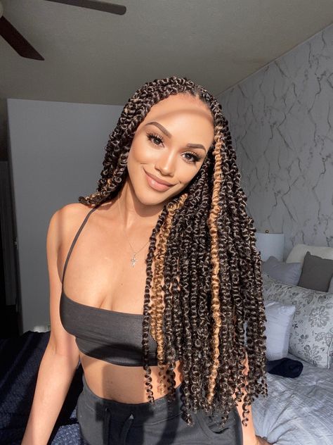 Passion Twist On Light Skin, Golden Passion Twists, Passion Twists Highlights, Two Tone Passion Twist, Multi Color Passion Twists, Passion Twists Peek A Boo, Mini Passion Twists Blonde, Passion Twists Braids Brown, Honey Blond Passion Twist