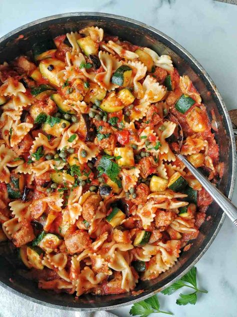 Ratatouille Pasta Recipe, Ratatouille Pasta, Roasted Tomato Pasta, Resep Smoothie, Ratatouille Recipe, Meal Inspiration, Filled Pasta, Cheesy Pasta, Vegan Sausage