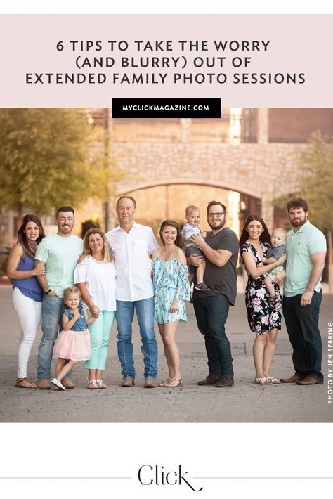 Extended Family Photo Ideas, Big Group Photos Posing Ideas, Blended Family Photos, Extended Family Photoshoot, Casual Family Photos, Photography Notes, Extended Family Pictures, Large Family Poses, Family Photo Outfits Winter