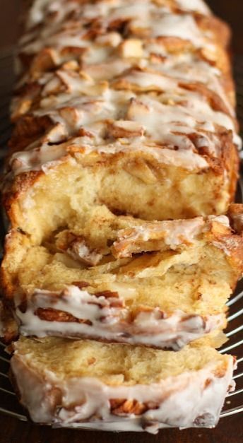 Apple Cinnamon Pull Apart, Apple Banana Bread, Cinnamon Pull Apart, Apple Bread Pudding, Cinnamon Bread Easy, Cinnamon Pull Apart Bread, Cinnamon Banana Bread, Recipes With Yeast, Bread Pull Apart Recipes