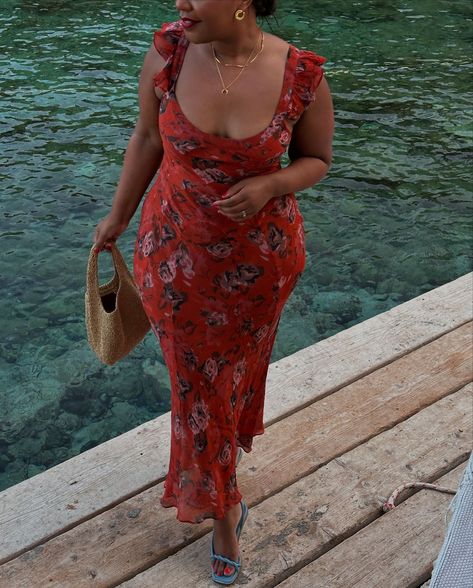 Fashion stylist ⭐️ Karina | Grecian nights with @missomalondon 🇬🇷🌀🌊🐟 Ad-press trip . . . . #holidayoutfits #holidayoutfitideas #summeroutfitideas #realisationpar #mis… | Instagram Curvy Wedding Guest Outfit, How To Style Platform Sandals, Sicilian Dress, Beach Night Outfit, Girlboss Style, Realisation Par Dress, Beach Dress Outfit, Outfit Ideas Midsize, Dress Summer Outfits