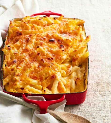 Three-Cheese Baked Mac from the Better Homes and Gardens Must-Have Recipes App Healthy Comfort Food Dinners, Cheesy Chicken Casserole, Smoked Mac And Cheese, Truffle Mac And Cheese, Food Dinners, Baked Mac And Cheese Recipe, Bake Mac And Cheese, Making Mac And Cheese, Cheese Baked