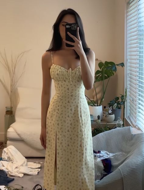 Chill Dresses Casual, Long Sun Dress Outfit, Cute Sundress Outfits, Long Sundress Outfit, Long Sun Dresses, Dress Aesthetic Vintage, Long Sundresses, Aesthetic Summer Dresses, Summer Dresses Aesthetic