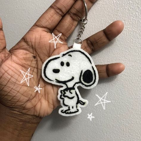 Snoopy Clay Ideas, Snoopy Clay, Snoopy Crafts, Snoopy Keychain, Felt Keychain, Second Life, Clay Art, Good Times, To Start