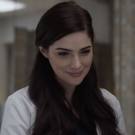 Lady Doctor Aesthetic, Doctor Female Aesthetic, Lauren Bloom, Amber Heard Hair, Janet Montgomery, Medical School Life, Eclipse Of The Heart, Doctor Outfit, Med School Motivation