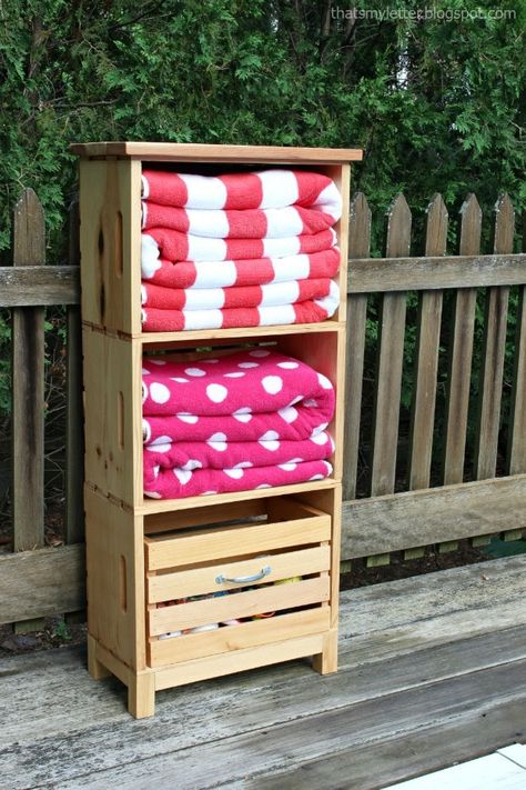 diy poolside storage unit using crates Diy Pool Supplies Storage Ideas, Pool Towel Storage Ideas, Pool Shelf, Towel Storage Ideas, Pool Towel Storage, Pool Organization, Outdoor Storage Units, Store Towels, Pool Storage