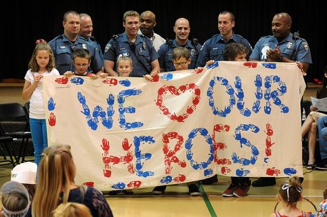 Students present a banner to officers of the Colorado Springs Police Department during a Hero Day celebration Sept. 11 at Odyssey Elementary School in District 49. The students observed Patriot Day with activities honoring selfless service in their community. Veterans Day Banner For School, Kindness Crafts, Police Appreciation, Selfless Service, Veterans Day Activities, Patriot Day, November Activities, 1st Responders, Patriots Day