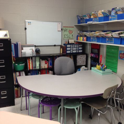 Teacher Desk Area With Kidney Table, Kidney Table Teacher Desk, No Teacher Desk Classroom, Playschool Ideas, Teacher Desk Areas, Organization Teacher, Teachers Office Decor, Teacher Desk Organization, To My Teacher