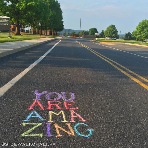 Motivational Sidewalk Chalk Art, Sidewalk Chalk Encouragement, Encouraging Sidewalk Chalk Art, Chalk Quotes, Easy Chalk Drawings, Fun Chalk Art, Walk Idea, Chalk Ideas, Chalk Design