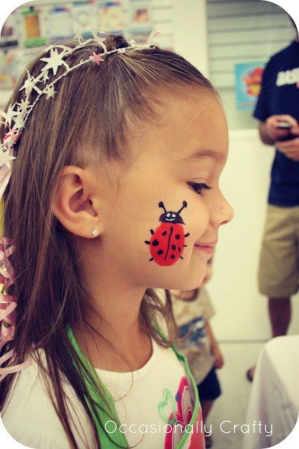 Face painting ideas for a kids birthday party Ladybug Face Paint, Kids Face Painting Easy, Easy Face Painting Designs, Cheek Art, Girl Face Painting, Face Painting Ideas, Festival Face, Face Painting Easy, Kids Face Paint