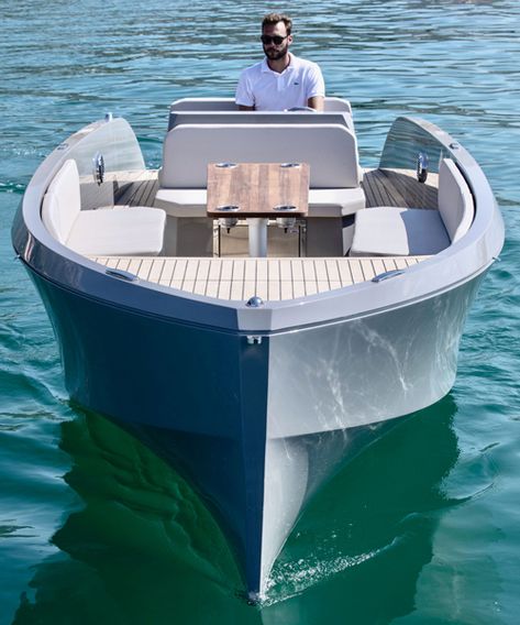 RAND designs the mana 23 electric motorboat as a 'social space on water' Electric Motorboat, Amsterdam Boat, Naval Architecture, Center Console Boats, Sustainable Building Materials, Boston Whaler, Boat Day, M Craft, Electric Boat