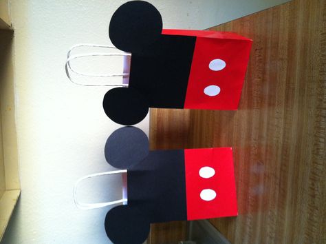 Mickey Mouse treat bags---another cute idea to pass out, maybe use this as a fundraiser, ask parents to buy one, fiied with a small suncreen, chapstick, bottled water, snacks (crackers,fruit snacks, mints, gum etc.) and if the are not going they could include a personal note/letters to their child (we could decorate a envelope with mickey ears for them to put the letter/note in) Mickey Mouse Loot Bag Ideas, Mickey Favor Bags, Snacks Crackers, Mickey Mouse Treats, Band Trip, Mickey Mouse Bday, Minnie Mouse Theme Party, Mickey Mouse Themed Birthday Party, Baby Birthday Decorations