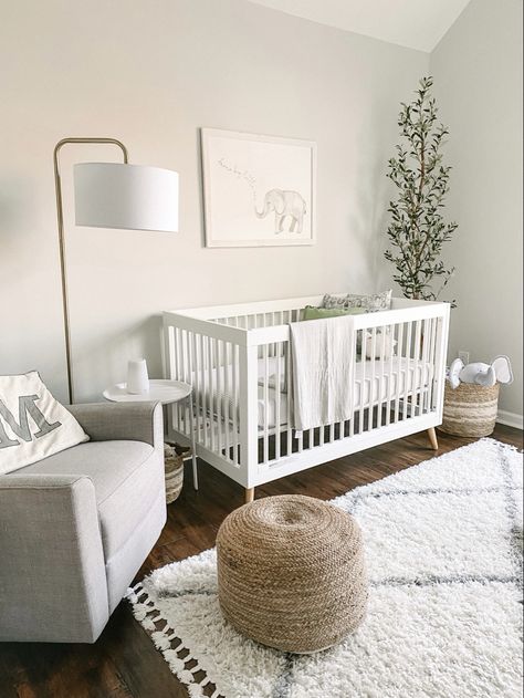 Neutral nursery. Bright and airy, gender neutral nursery. Baby boy nursery inspo. Cozy Baby Room, Baby Nursery Inspiration, Baby Room Themes, Baby Room Neutral, Baby Boy Room Decor, Nursery Room Design, Baby Room Inspiration, Girl Nursery Room, Baby Boy Room Nursery