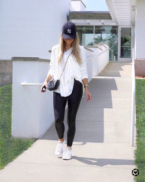 Hair Stylist Work Outfits, Ballcap Outfits Women, Fair Date Outfit, Easy Mom Style, Normcore Style, Casual Sunday Outfit, Leggins Outfit, Apple Body Shape, Outfits Leggins