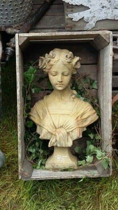 Garden Statuary, Shabby Chic Garden, Garden Junk, Garden Statue, French Garden, Deco Floral, Country French, Gorgeous Gardens, Landscaping With Rocks