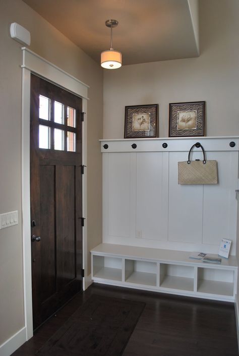 Mudroom Doors, Mudroom Entryway, Farmhouse Entryway, Entry Ways, Door Inspiration, Casa Vintage, Entry Way Design, Front Entry Doors, Small Laundry