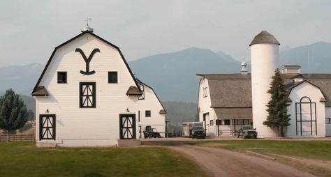 You Can Rent A Cabin On The Real-Life Dutton Ranch From The Show 'Yellowstone' | Whiskey Riff Dutton Ranch Yellowstone House, Yellowstone House, Chief Joseph Ranch, Yellowstone Show, Dutton Ranch Yellowstone, Yellowstone Tv Series, Closed In Porch, Yellowstone Series, Yellowstone Dutton Ranch